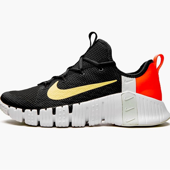 Nike Shoes - Women’s free metcon 3 nike shoe dark smoke and salmon